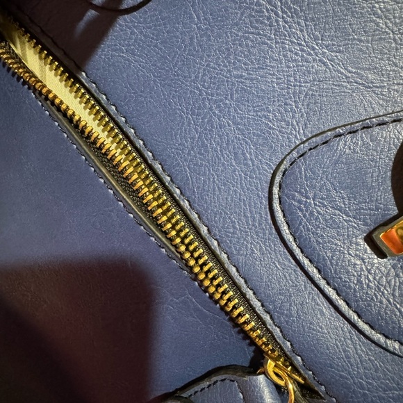 London Fog Elegant Blue Handbag - Picture 11 of 11